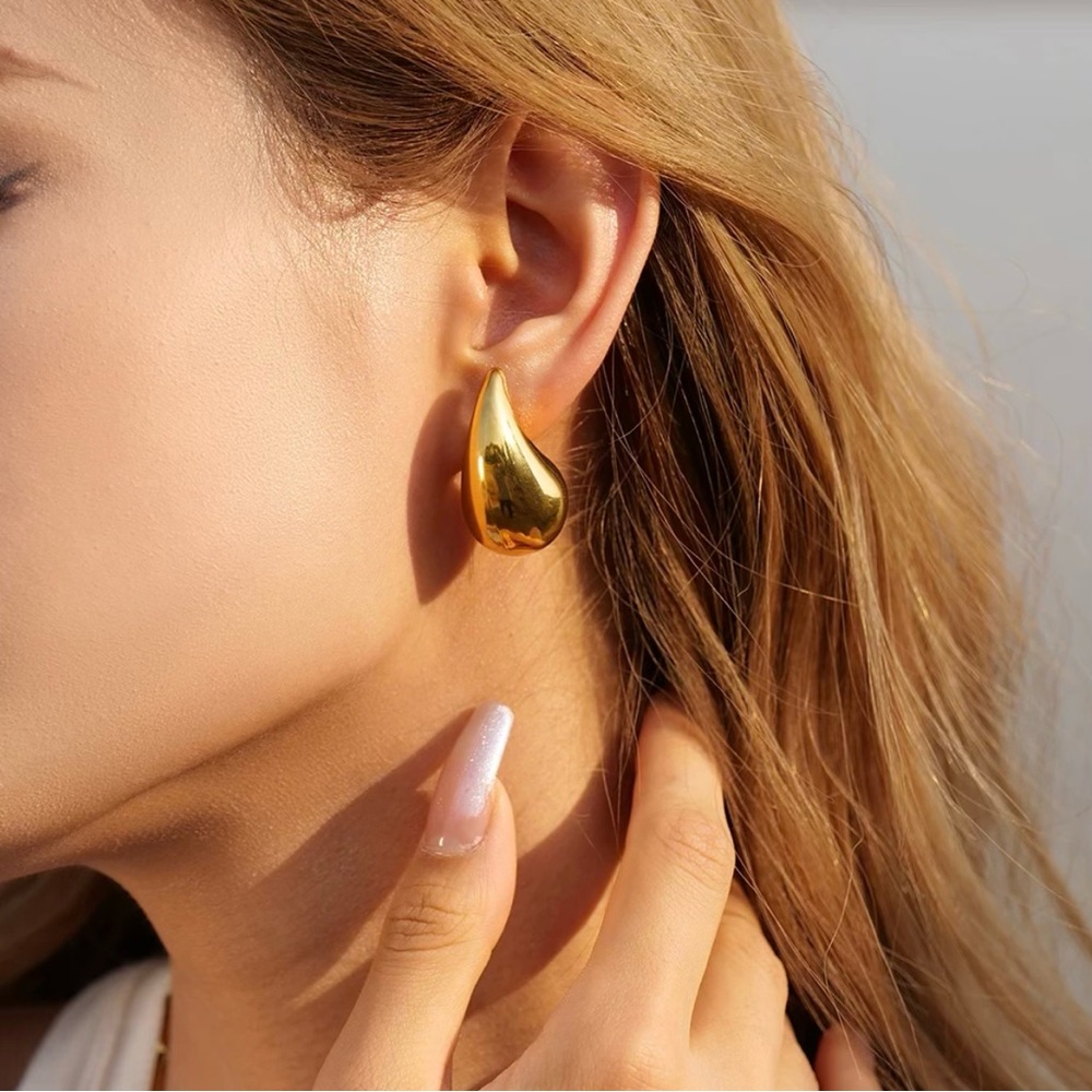 Gold-Plated 20mm Water Drop Stud Earring